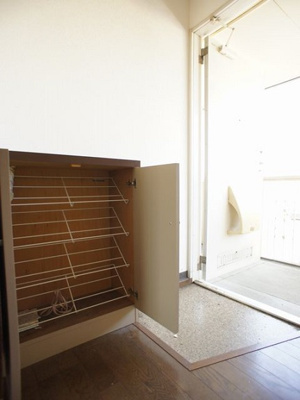 【玄関】 | かりんコーポ | シューズボックス付きです♪