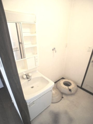 【洗面所】 | かりんコーポ | 洗髪洗面化粧台がある洗面所です。