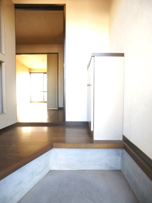 【玄関】 | かりんコーポ | 玄関にはシューズボックスがあります。