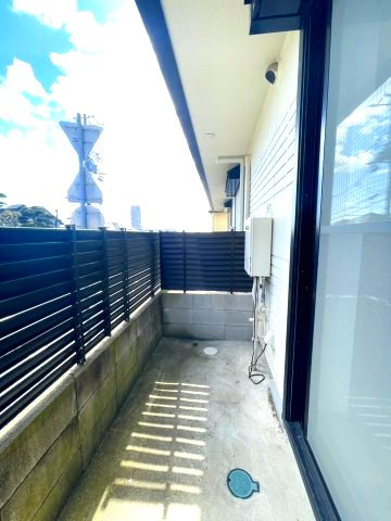 楠本マンションのバルコニー|暖かな日差しのふりそそぐバルコニー