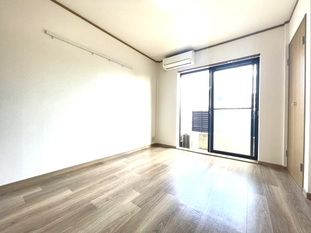 楠本マンションの洋室|広々とした洋室です