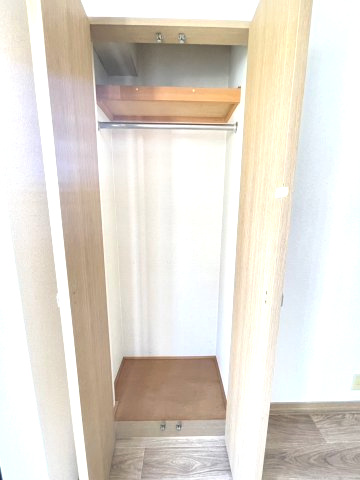 楠本マンションの収納|ハンガーラックがついています