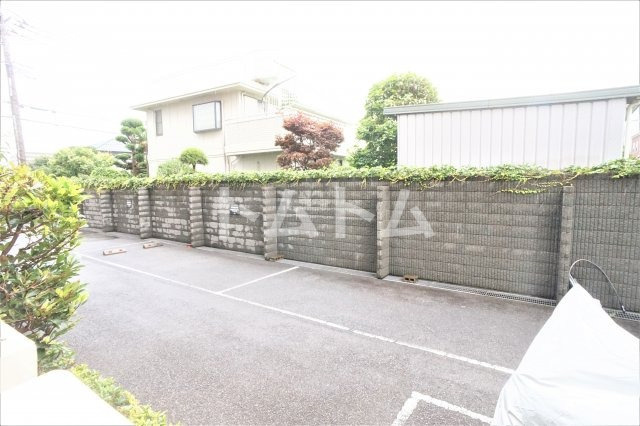 ラ・コート・ドール津田沼の駐車場