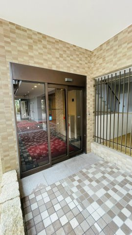 ラ・ビスタ宝塚サウステラス二番館のエントランス