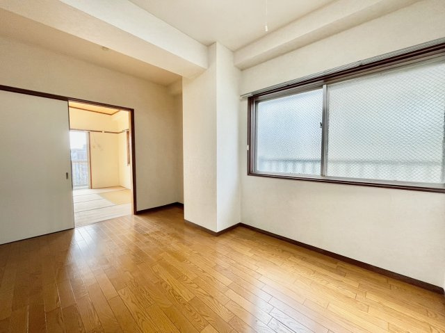 住吉パームスの居間・リビング|こちらの居間で趣味の時間をお楽しみください