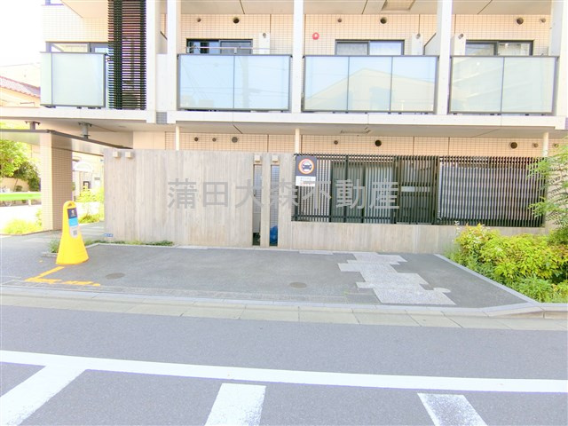 ロアール蒲田の駐車場|敷地内平置き駐車場　空き状況等詳細はお問合せください。