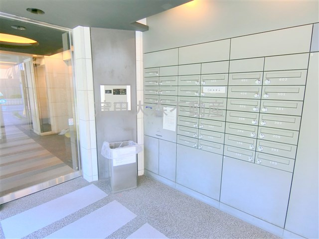 ロアール蒲田のエントランス|防犯カメラTVモニター付オートロック宅配BOXメールBOX
BOX管理人室　エントランス