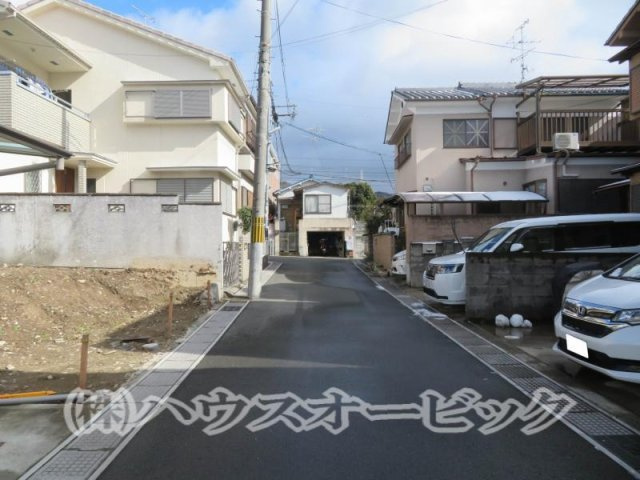 宇治市 五ケ庄福角 （土地26.05坪・条件なし・南向き）の前面道路含む現地写真