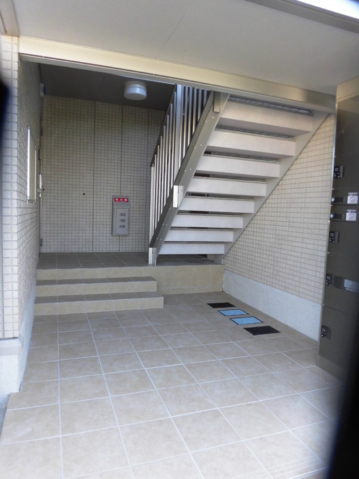 セジュールグレイスⅢのエントランス|宅配BOX・エントランス