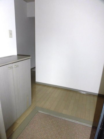 シェ・ドゥーブル A棟の玄関|Ａ101玄関