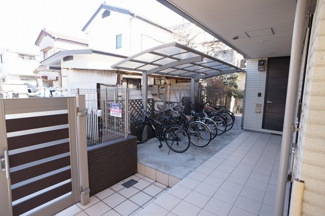【その他共用部分】 | 自転車置場はオートロック内ですので、いたずらや盗難などを防げます。