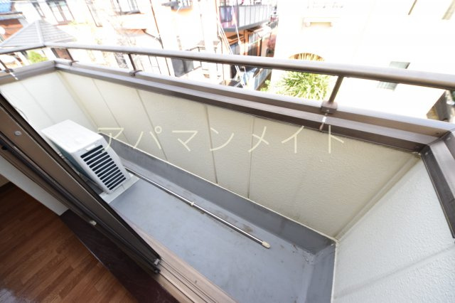 【バルコニー】 | メゾン亜希 | 開放的で明るい空間を演出してくれるバルコニーです