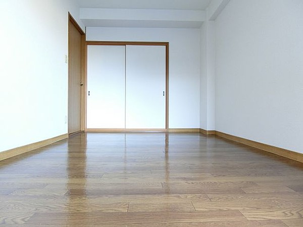 和泉市伏屋町２丁目の賃貸マンションの洋室|広々とした洋室です