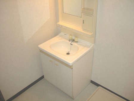 和泉市伏屋町２丁目の賃貸マンションの洗面所|コンパクトで使いやすい洗面所