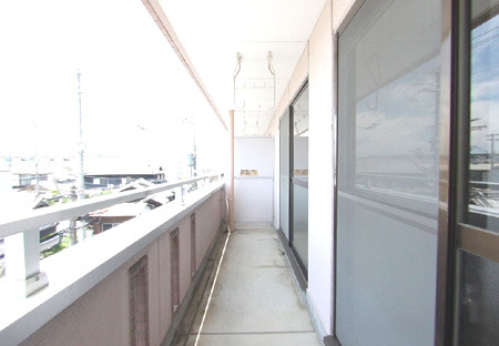 和泉市伏屋町２丁目の賃貸マンションのバルコニー|落ち着いた時間を過ごせるバルコニーです