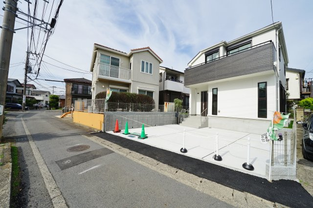 【横浜市旭区今宿西町204-14新築戸建て】★仲介手数料無料★（都岡小学校・今宿中学校）の前面道路含む現地写真