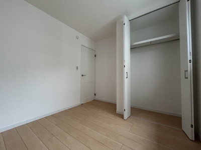 【収納】 | 鈴蘭台東町２丁目　新築戸建 | 大きなクローゼットでお部屋が広くお使い頂けます。