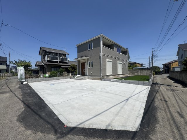 新築　高崎市江木町3期　Heartful　Town　1号棟の駐車場|現地写真　駐車スペースは建物西側に並列3台分以上可能です！
