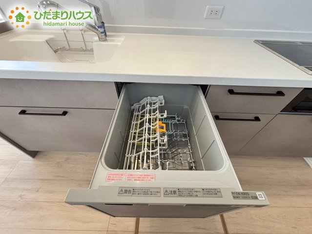 熊谷市末広フェリディアガーデン　分譲一戸建て　11の設備|環境にもママの手にも優しい食器洗乾燥機付！				
