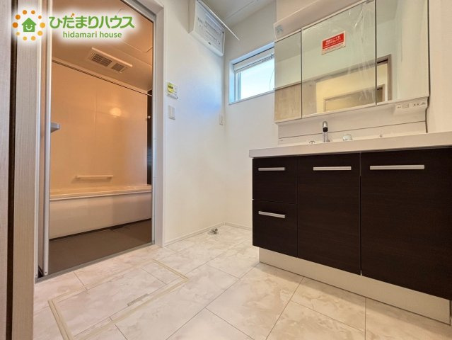 熊谷市末広フェリディアガーデン　分譲一戸建て　11の脱衣所|ゆとりの洗面スペースで朝の身支度もスムーズにできちゃいます!(^^)!							
