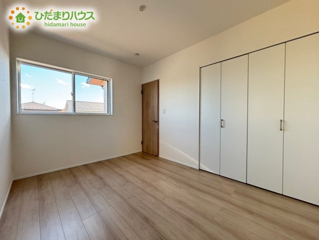 熊谷市末広フェリディアガーデン　分譲一戸建て　11の内装|窓が多く、明るい空間の居室です(*^-^*)			
