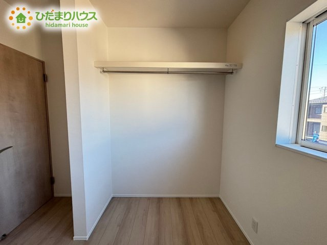 熊谷市末広フェリディアガーデン　分譲一戸建て　11の収納|ハンガーパイプ付でお洋服の出し入れもラクラクです！					
