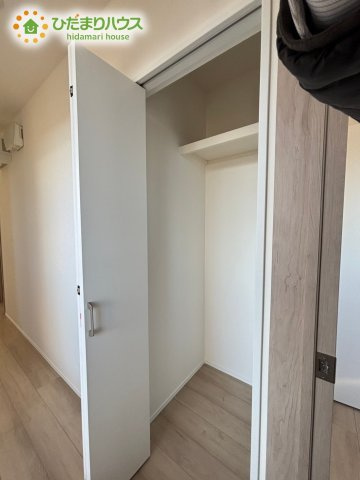 熊谷市末広フェリディアガーデン　分譲一戸建て　11の収納|家族みんなで共同で使える便利な廊下収納！	