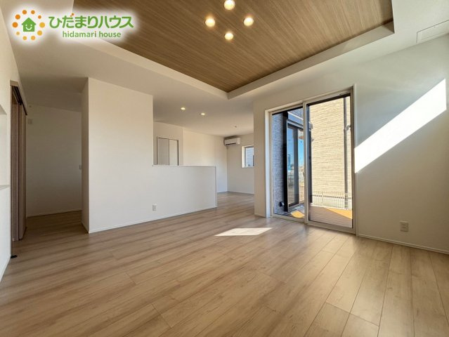 熊谷市末広フェリディアガーデン　分譲一戸建て　11の居間・リビング|折り上げ天井で開放感のあるLDK★