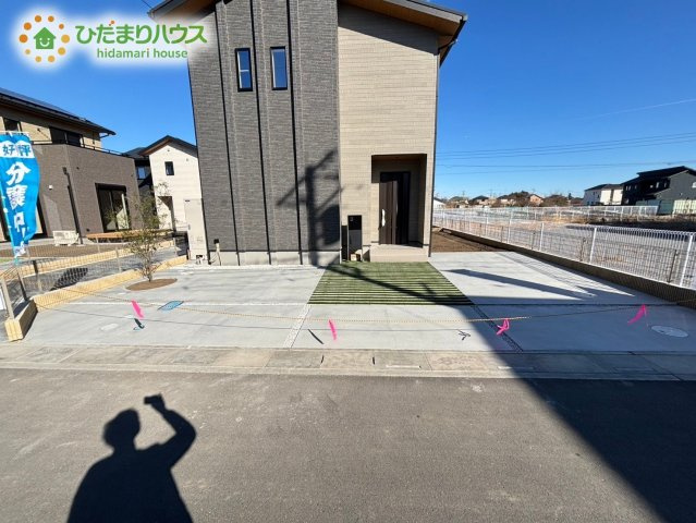 熊谷市末広フェリディアガーデン　分譲一戸建て　11の駐車場|並列駐車2台可能☆彡
急な来客時にも安心です！