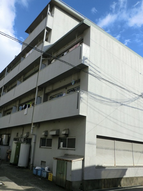 魚眞マンションの外観