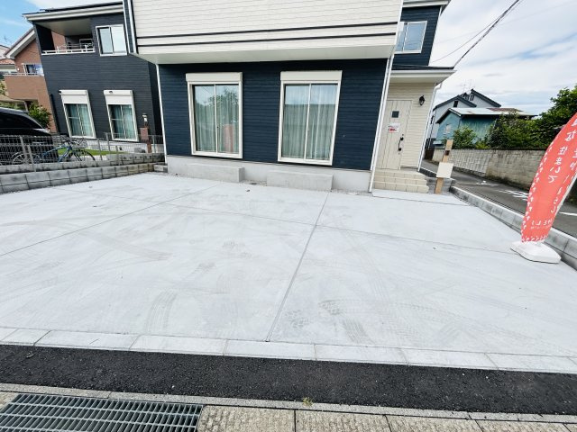 新築　高崎市倉賀野町11期　Heartful　Town　1号棟の駐車場|現地写真　駐車スペースは建物南側に並列2台分可能です！
