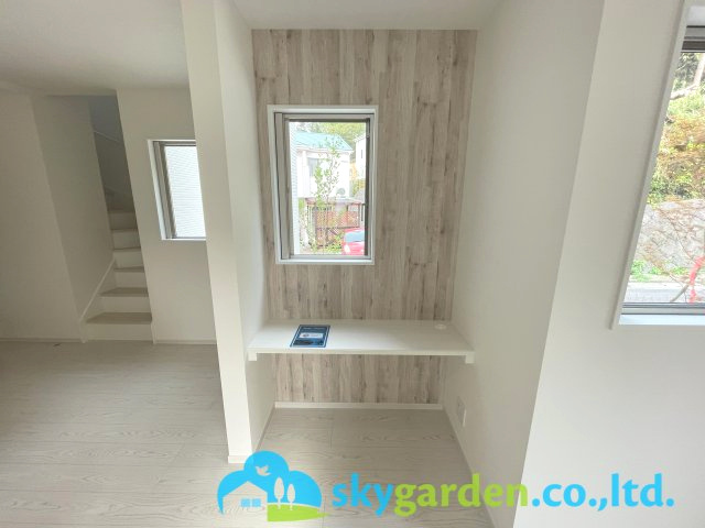 鎌倉市笛田4期　新築戸建　全2棟2号棟の内装|リビングのワークスペース（お子さまの学習スペースに）