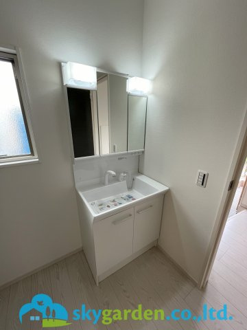 鎌倉市笛田4期　新築戸建　全2棟2号棟の独立洗面台