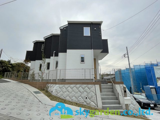 鎌倉市笛田4期　新築戸建　全2棟2号棟の前面道路含む現地写真