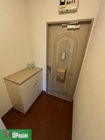フレグランス岩野2の玄関