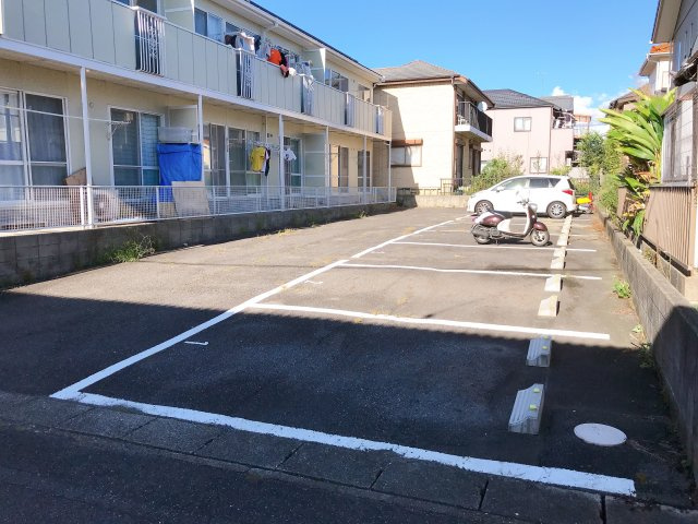 フレグランス岩野2の駐車場