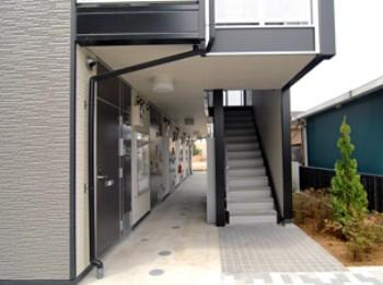 レオパレスリヴェールⅡのエントランス