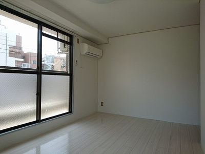 【居間・リビング】 | エムエムハイツ | 白を基調としたお部屋です