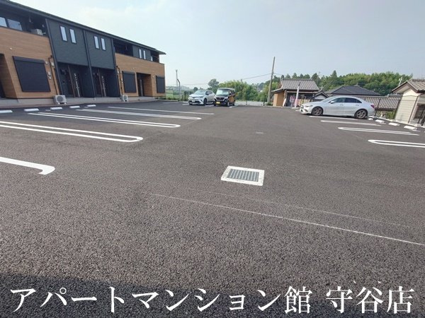 小張プレイスⅠの駐車場