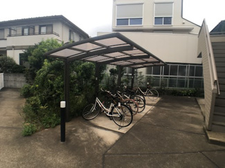 【その他共用部分】 | 駐輪場は屋根付き、雨の日でも安心です