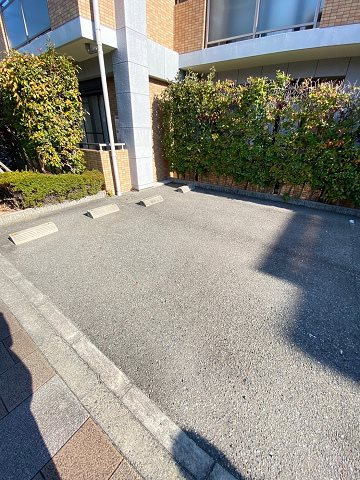 アークコート北口の駐車場