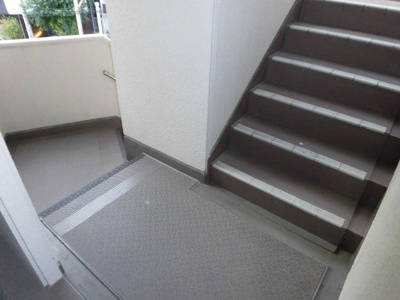 【その他共用部分】 | ルート２５ | 綺麗に使用されている共用階段です。