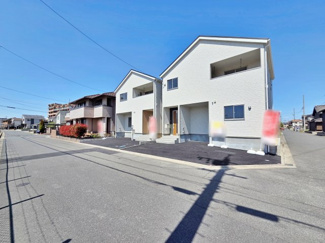 【前面道路含む現地写真】