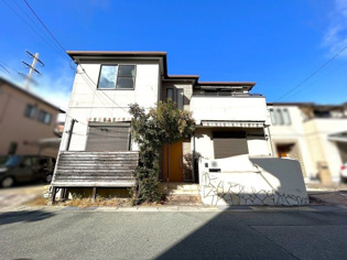 近隣に大きな公園がある閑静な住宅街に立地。