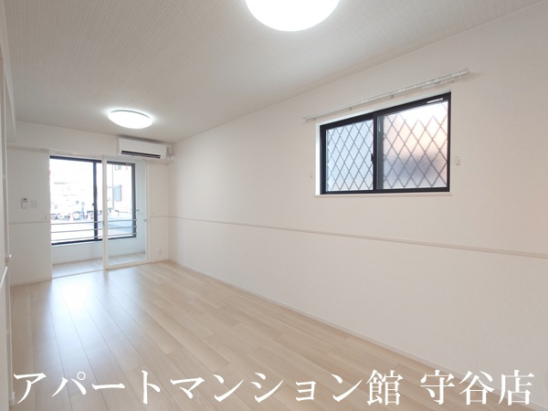 小張プレイスⅡの居間・リビング