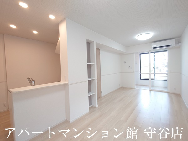 小張プレイスⅡの居間・リビング