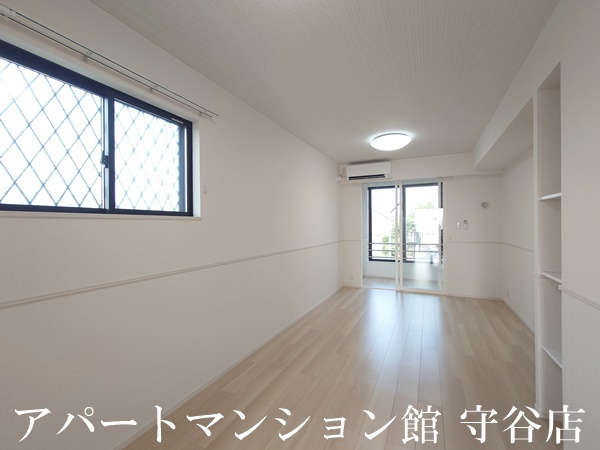 小張プレイスⅡの居間・リビング