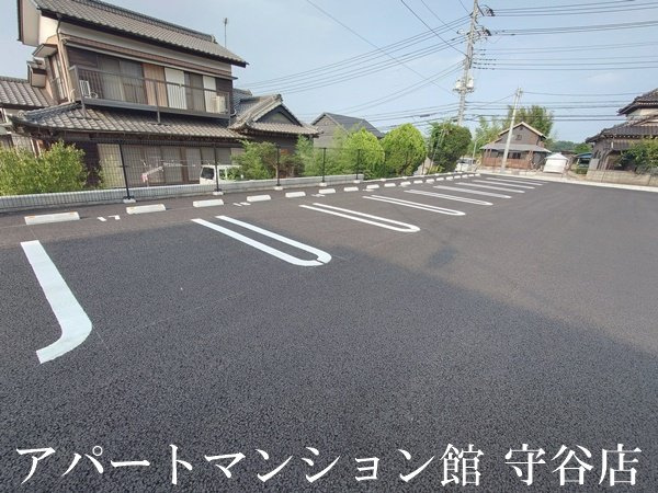 小張プレイスⅡの駐車場