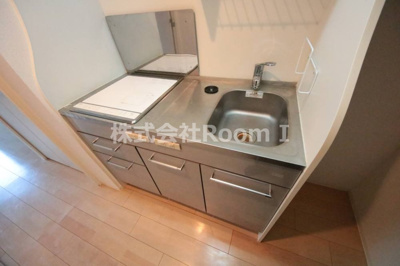 【キッチン】 | セレニテ上町台 | コンパクトなキッチンで掃除もラクラク