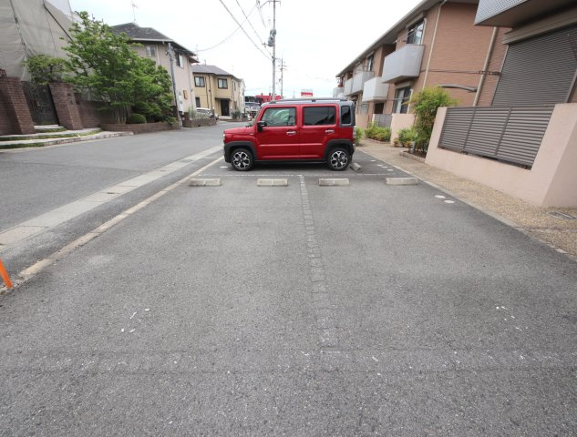 グリーンメゾン菰川Bの駐車場